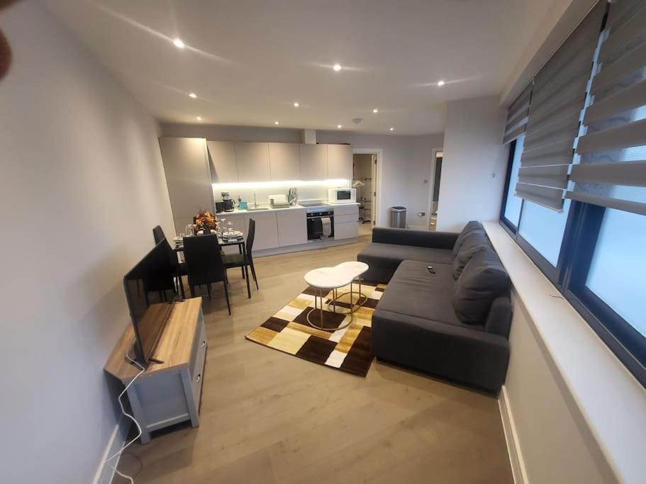 Entire Reigate Apartment Hosted By Pius Εξωτερικό φωτογραφία
