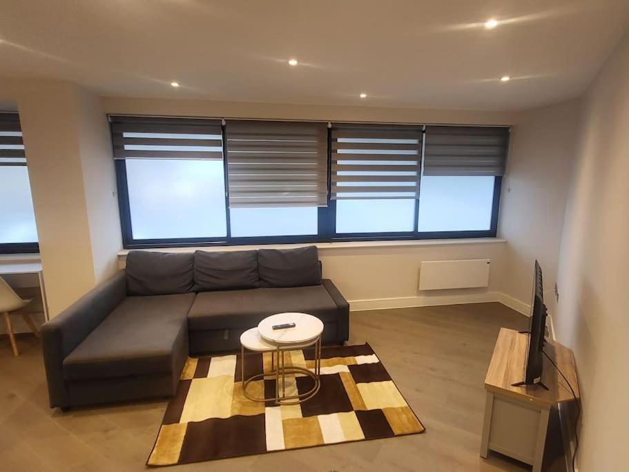 Entire Reigate Apartment Hosted By Pius Εξωτερικό φωτογραφία