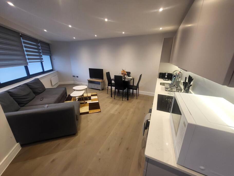 Entire Reigate Apartment Hosted By Pius Εξωτερικό φωτογραφία