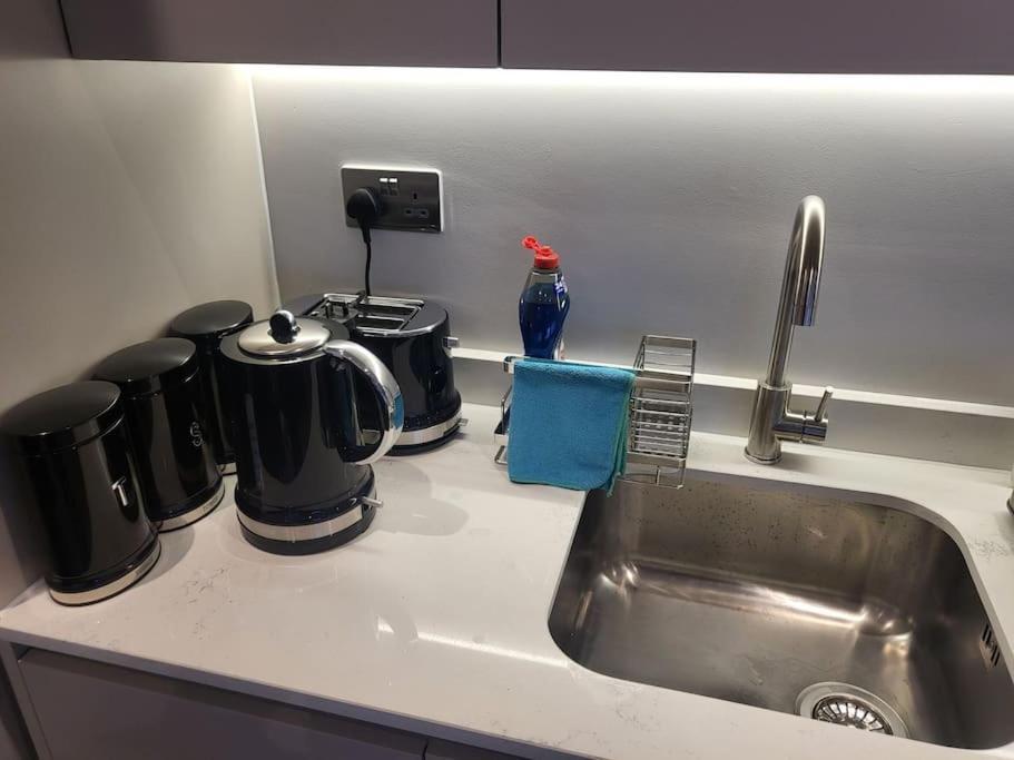 Entire Reigate Apartment Hosted By Pius Εξωτερικό φωτογραφία