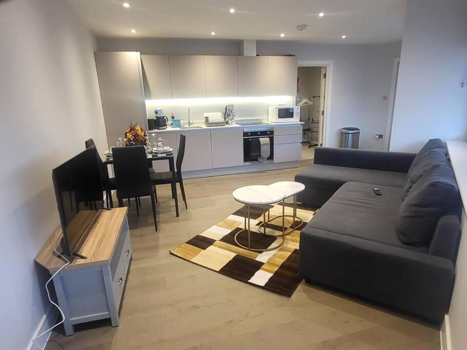 Entire Reigate Apartment Hosted By Pius Εξωτερικό φωτογραφία