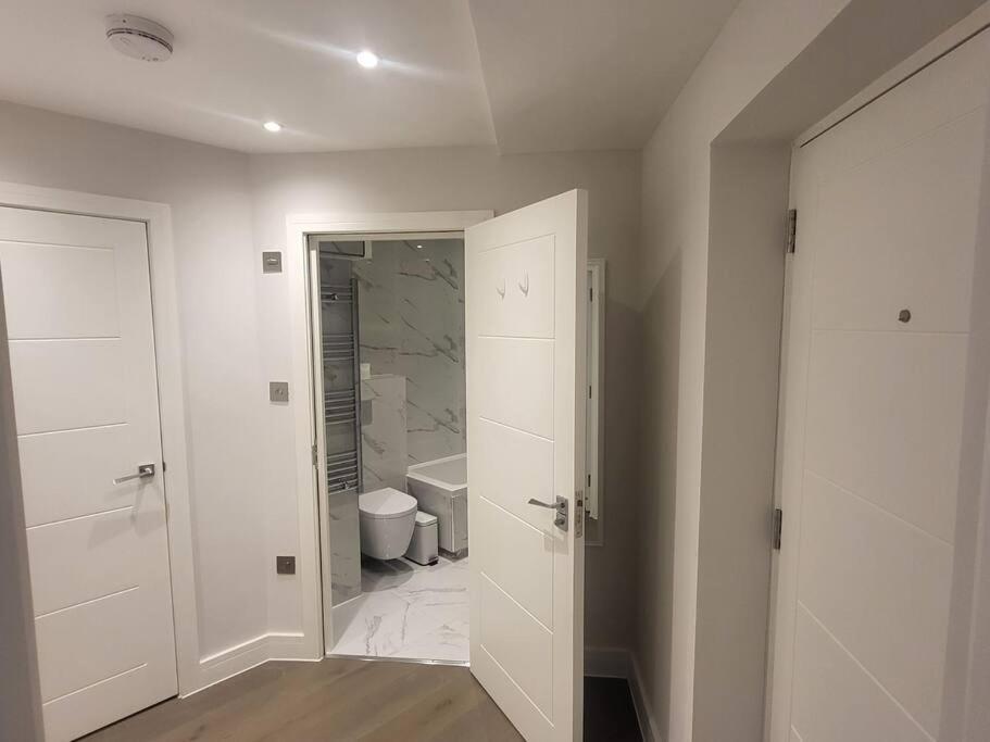 Entire Reigate Apartment Hosted By Pius Εξωτερικό φωτογραφία
