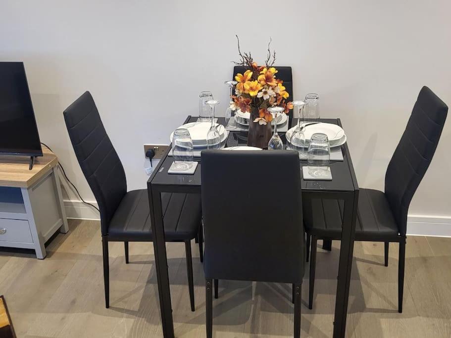 Entire Reigate Apartment Hosted By Pius Εξωτερικό φωτογραφία